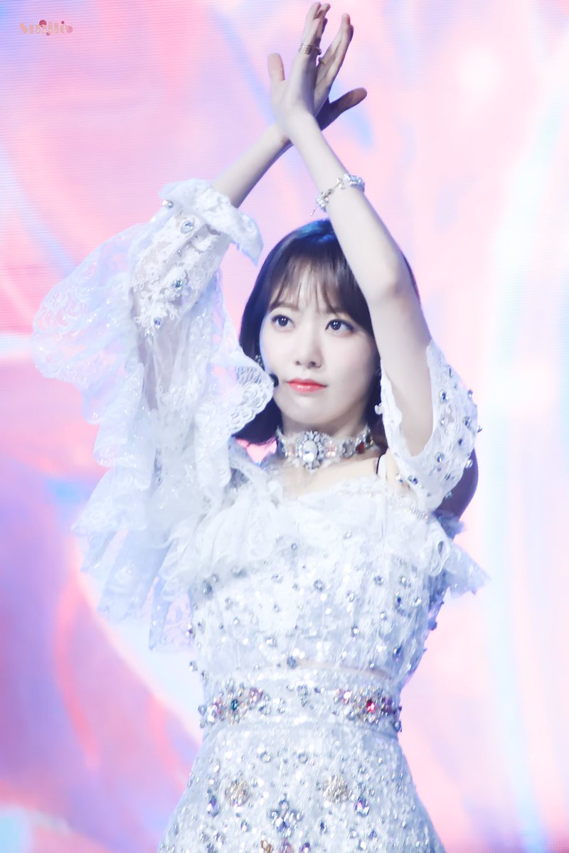 SMILE_980319's tweet photo. 2018.12.14 香港MAMA
#HKT48 #AKB48 #아이즈원 #IZONE
#미야와키사쿠라 #MiyawakiSakura 
#みやわきさくら #宮脇咲良 https://t.co/hlfoKbyDXc
