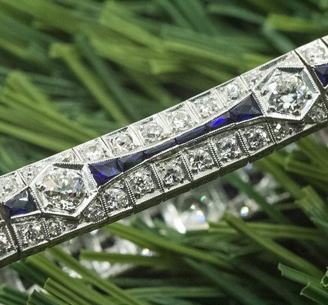 Stunning Art Deco Platinum, Diamond, and Sapphire bracelet! This one went to a special lady for Christmas! I feel like @langantiques 😁 .
.
.
.
.
.

#platinum #diamond #sapphire #artdeco #decojewelry #antiquejewelry #artdecobracelet #bracelet #platinu… bit.ly/2BUsZhE