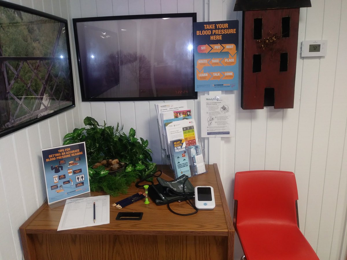 BurnsvilleWVPL's tweet photo. Health and Wellness Programming is starting off with our new Blood Pressure Monitoring Station. Thanks to WVU Extension in Braxton County. #healthandwellness #wvlibraryprogramsrock #wvuextensionbraxton https://t.co/DeZs5FZuu4