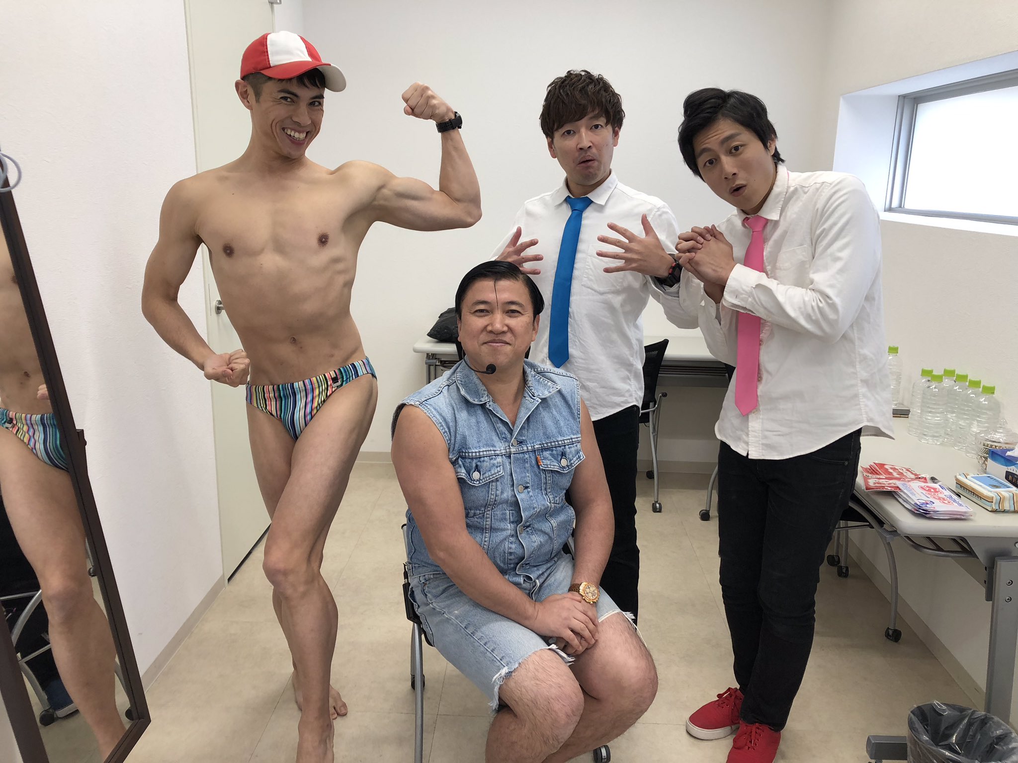 小島よしお このあと14時からだぜ 外は寒い でもそんなの関係ねえ 犬 ららぽーと横浜 T Co Av4wuhhrqu Twitter