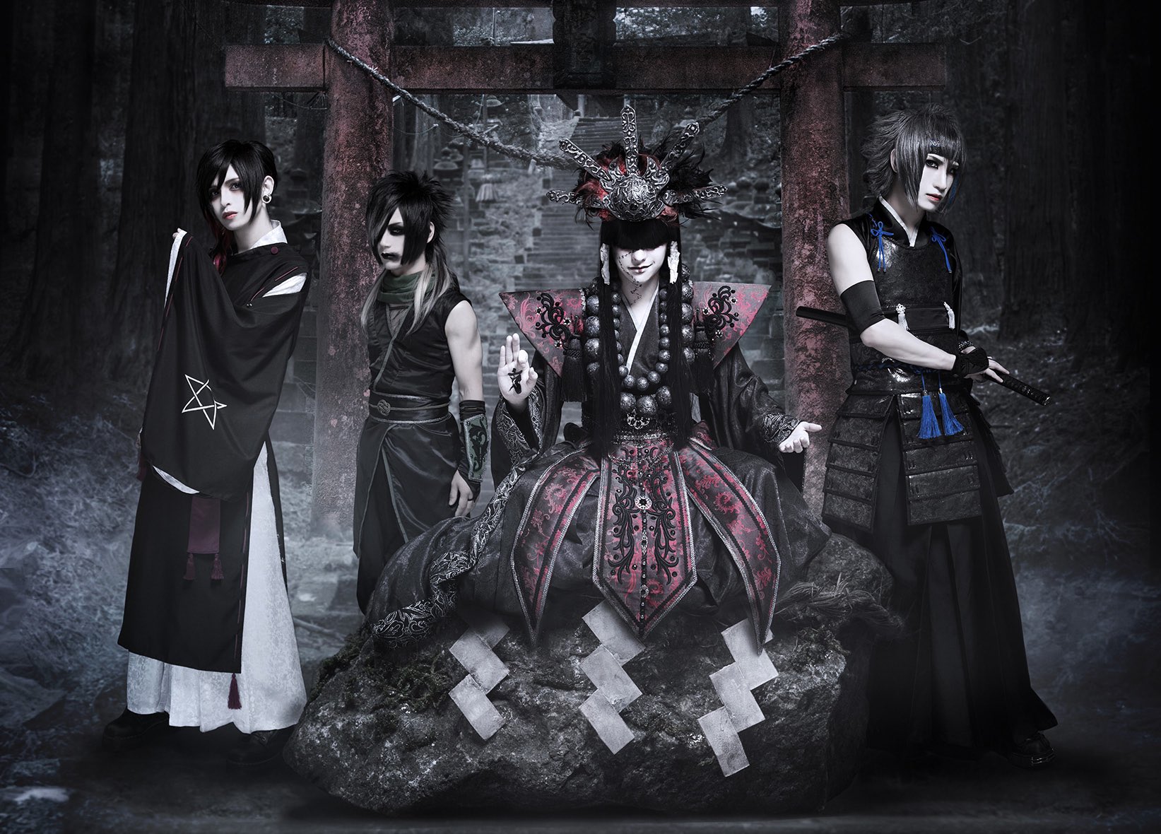 Like An Edison ライカエジソン Al Twitter 大阪店 真天地開闢集団 ジグザグ 慈愚坐愚神社 今年初出し物 命様の盃 使用可能 命様の中指 蒼梓さんの刀 サメ アオシくん 龍矢さんのパンダ パンダ1号 鏡 餅子 昨年に引き続き 糞狸 命様の肖像画