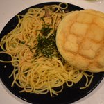 たらこスパゲティとメロンパン？合わない!