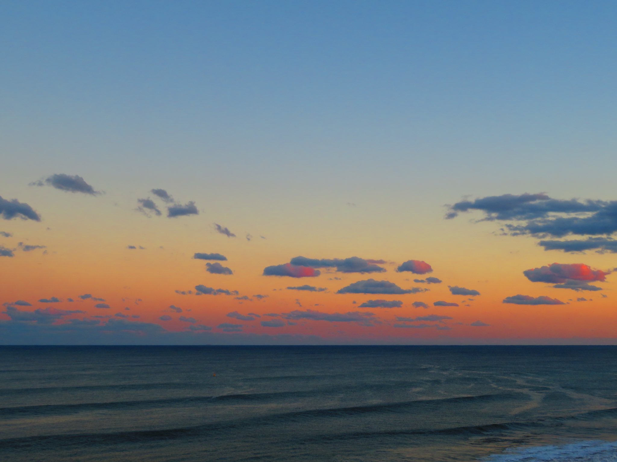 Twitter 上的荒木健太郎 夕暮れ色の雲と空と海 T Co slrjhzwc Twitter