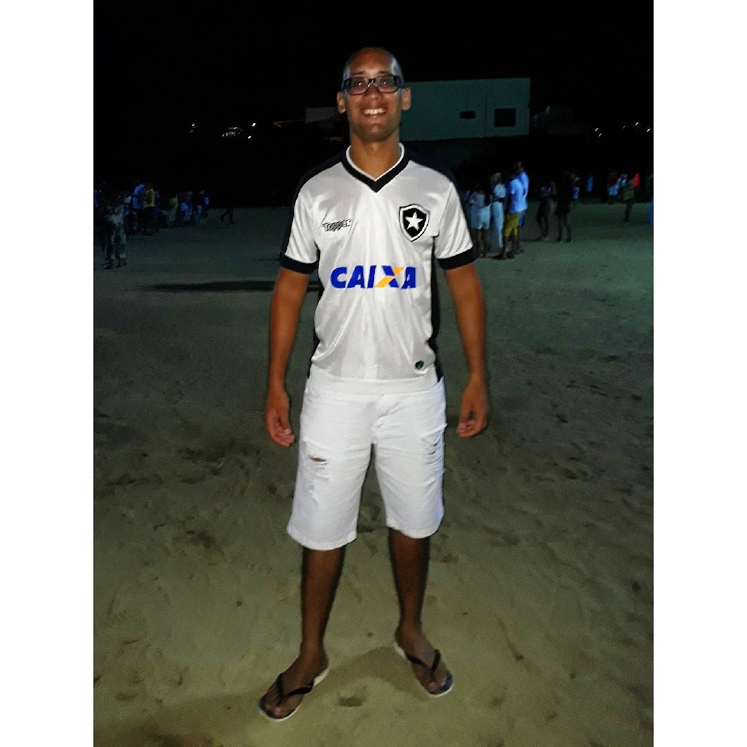 eddy_2_2's tweet photo. Feliz ano novo 🎉🙌
Teve eu na virada de ano com a camisa do meu time sim. @Botafogo
#vamosfogo
#teamofogo
#sortepranos
#alvinegro
#FelizAnoNovo https://t.co/rnV3M2x8dt