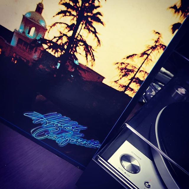 poipoi33's tweet photo. Eagles / Hotel California (1976)
#eagles #hotelcalifornia #records #recordplayer https://t.co/ae4BmDUmjU https://t.co/qAISPaPulJ