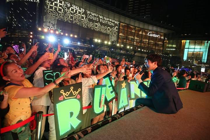 film_rfcRITZ6's tweet photo. ภาพบรรยากาศความคึกคักของงาน Amazing Thailand Countdown 2019 ในค่ำคืนส่งท้ายปีเก่าต้อนรับปีใหม่ ผู้คนหลั่งไหลมาร่วมเคาท์ดาวน์กันอย่างคับคั่ง ร่วมด้วยศิลปินนักร้อง นักแสดงจากหลากหลายค่ายที่มามอบความสุข #ritz_rueangritz

#IconicCountdownDestination https://t.co/Jn6eJTfH0t