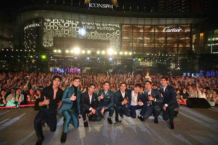 film_rfcRITZ6's tweet photo. ภาพบรรยากาศความคึกคักของงาน Amazing Thailand Countdown 2019 ในค่ำคืนส่งท้ายปีเก่าต้อนรับปีใหม่ ผู้คนหลั่งไหลมาร่วมเคาท์ดาวน์กันอย่างคับคั่ง ร่วมด้วยศิลปินนักร้อง นักแสดงจากหลากหลายค่ายที่มามอบความสุข #ritz_rueangritz

#IconicCountdownDestination https://t.co/Jn6eJTfH0t