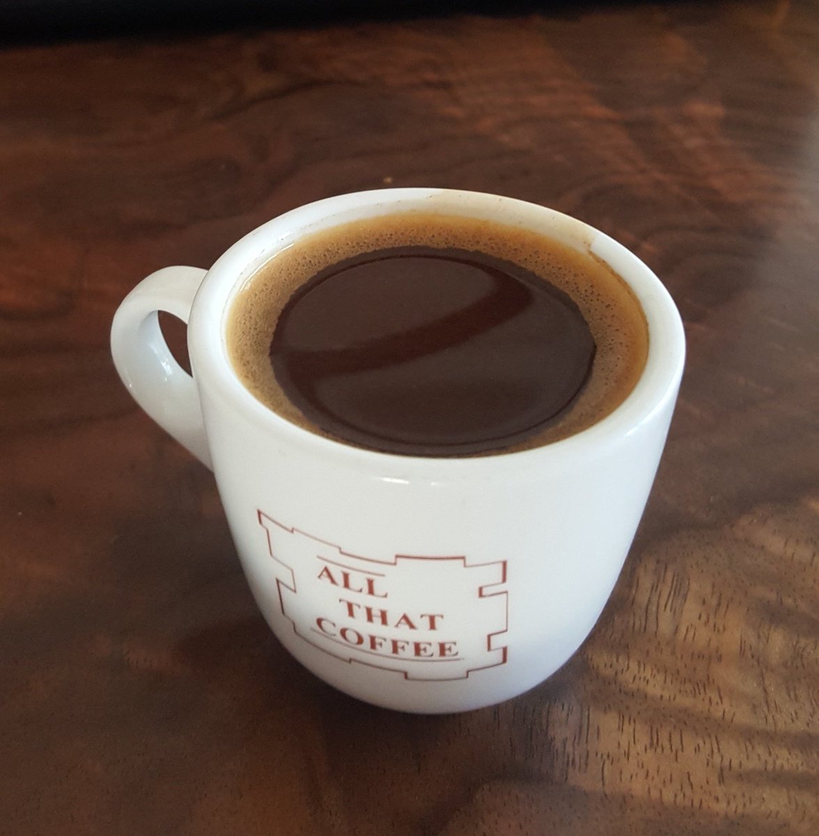 kpshappy's tweet photo. 헤이리 All That Coffee에서 최고의 드립커피를 맛보게 해준사람을 그리워하며, 올뎃커피집에서 선물로 준 에스프레소잔에 모카포트로 내린 커피를 마시면서 2019년 첫  한가로움~~ 행복. #헤이리allthatcoffee https://t.co/rFbpAd61uN