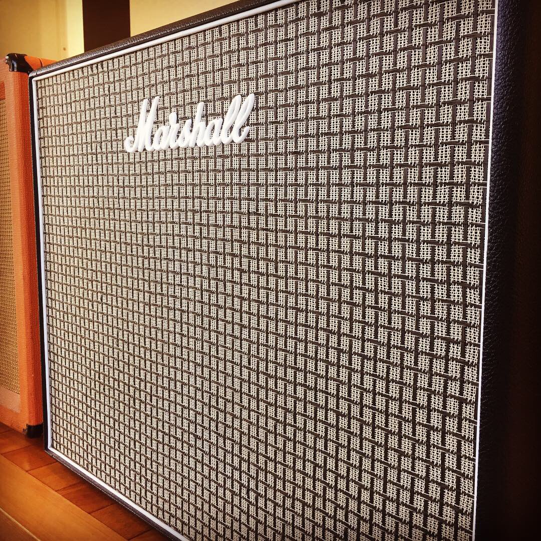 avici2zee's tweet photo. Marshall JMP 2187
1987Xヘッドをコンボに仕込みカスタムグリーンバック2発で仕上げた日本限定50台のマーシャルアンプ
これぞ4インプットマーシャルサウンド!と言いきってもイイと思うくらい素晴らしい。特にクリーンが抜群。ということは全部イイわけですよ。
#marshall #jmp #Marshall2187 #1987x https://t.co/0WOj5aldwD