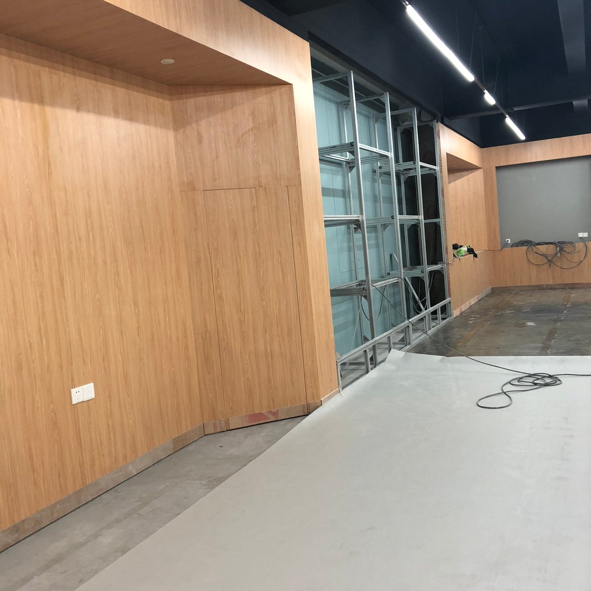gledsign's tweet photo. #GLEDSIGN So excited! We are building a #LEDpanel showroom which is about to be completed.We all look forward for it.Please look at the picture.#LOL #showroom😊😊😊 https://t.co/5JAao5OSHR