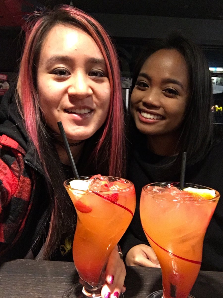 incubusetta93's tweet photo. Me n Dane w/ our Freckled Lemonade drinks. 👩🏻👩🏻🍹🍹
#FreckledLemonade #RedRobin #Selfies @redrobinburgers https://t.co/ltBxzR2FuV