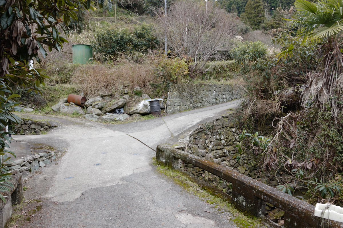 池田 泰延 Ikeda Yasunobu こんな片田舎に 和歌山県の下道で1番長いトンネル 鏡石トンネル を作るらしい 何十年も前から夢物語と思っていたけど 本当に実現する日がやってくるとは とはいえ 小さい頃に遊んだ景色が整備されていくのは寂しいものだ 池田 泰延 Ikeda Yasunobu こんな片田舎に 和歌山県の下道で1番長いトンネル 鏡石トンネル を作るらしい 何十年も前から夢物語と思っていたけど 本当に実現する日がやってくるとは とはいえ 小さい頃に遊んだ景色が整備されていくのは寂しいものだ