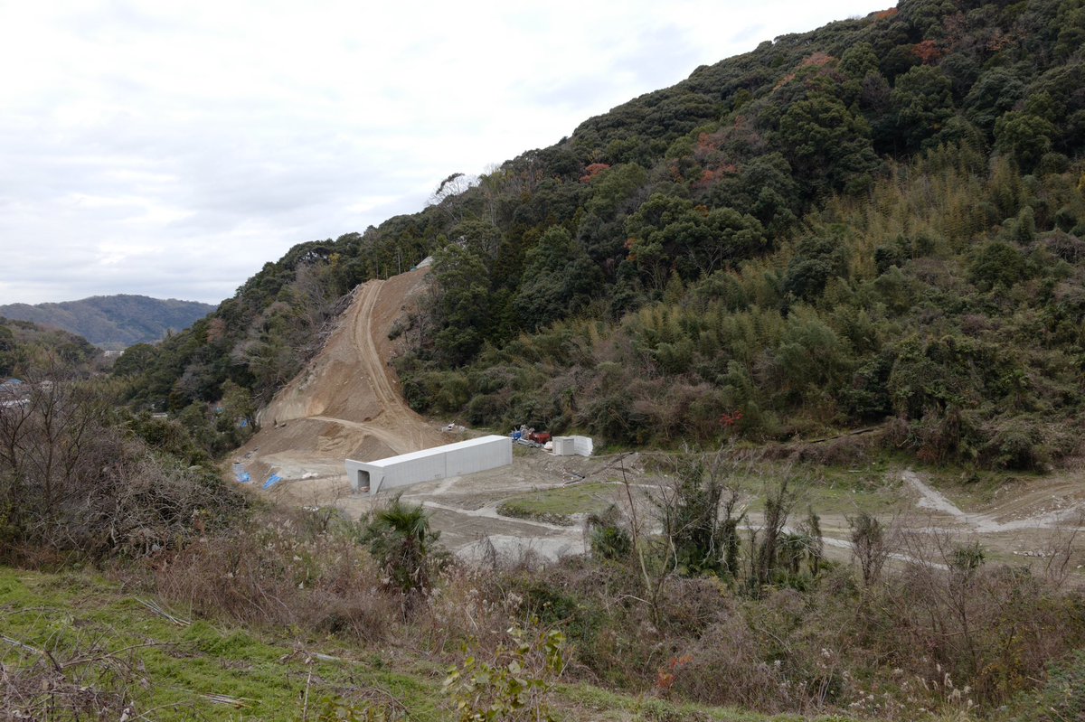 池田 泰延 Ikeda Yasunobu こんな片田舎に 和歌山県の下道で1番長いトンネル 鏡石トンネル を作るらしい 何十年も前から夢物語と思っていたけど 本当に実現する日がやってくるとは とはいえ 小さい頃に遊んだ景色が整備されていくのは寂しいものだ 池田 泰延 Ikeda Yasunobu こんな片田舎に 和歌山県の下道で1番長いトンネル 鏡石トンネル を作るらしい 何十年も前から夢物語と思っていたけど 本当に実現する日がやってくるとは とはいえ 小さい頃に遊んだ景色が整備されていくのは寂しいものだ