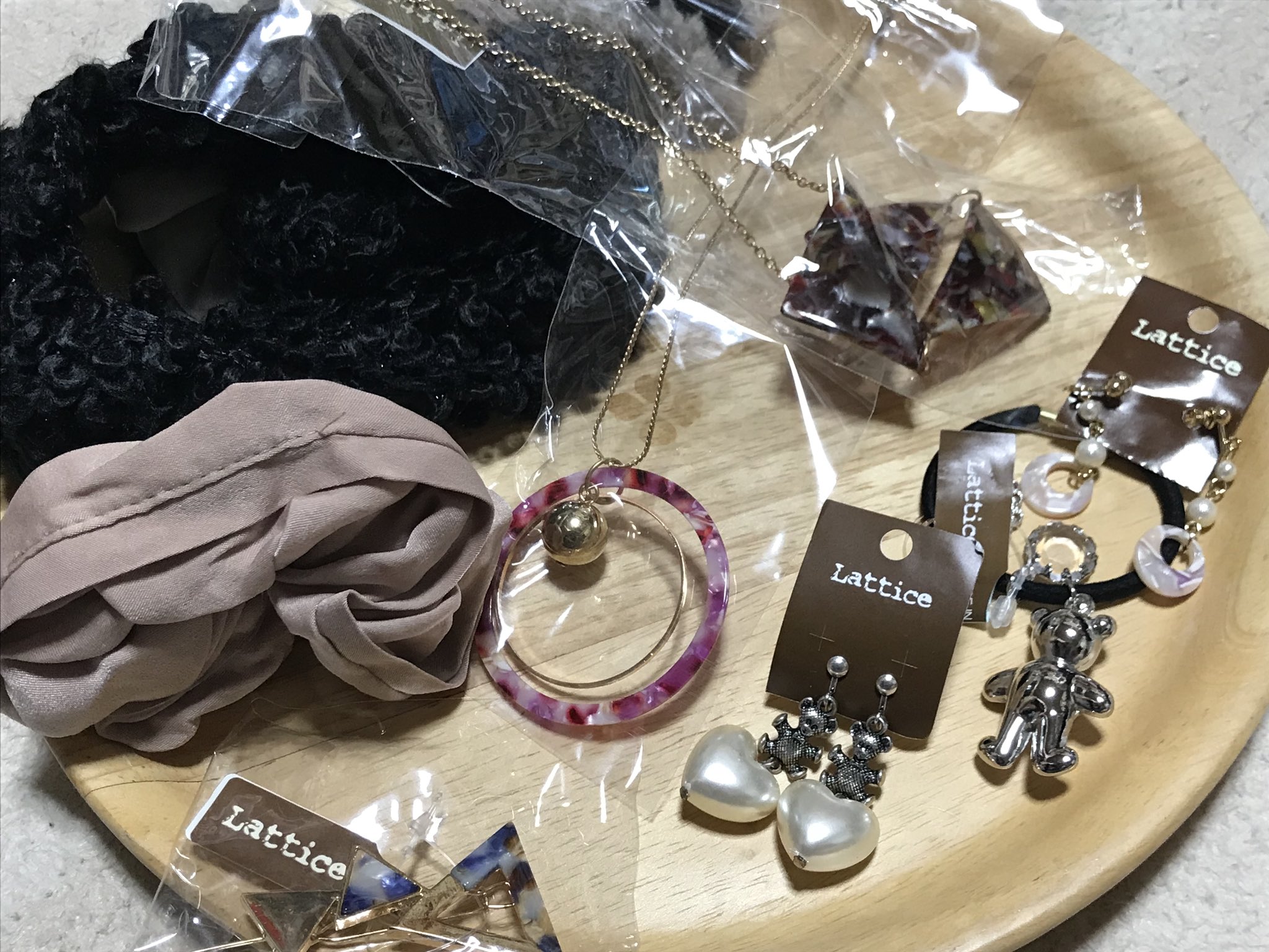 画像 天神地下街にある300円アクセサリー屋さんの福袋10点入ってて300円 税込324円 4袋買った 福袋 天神 Lattice T Co Lvv まとめダネ