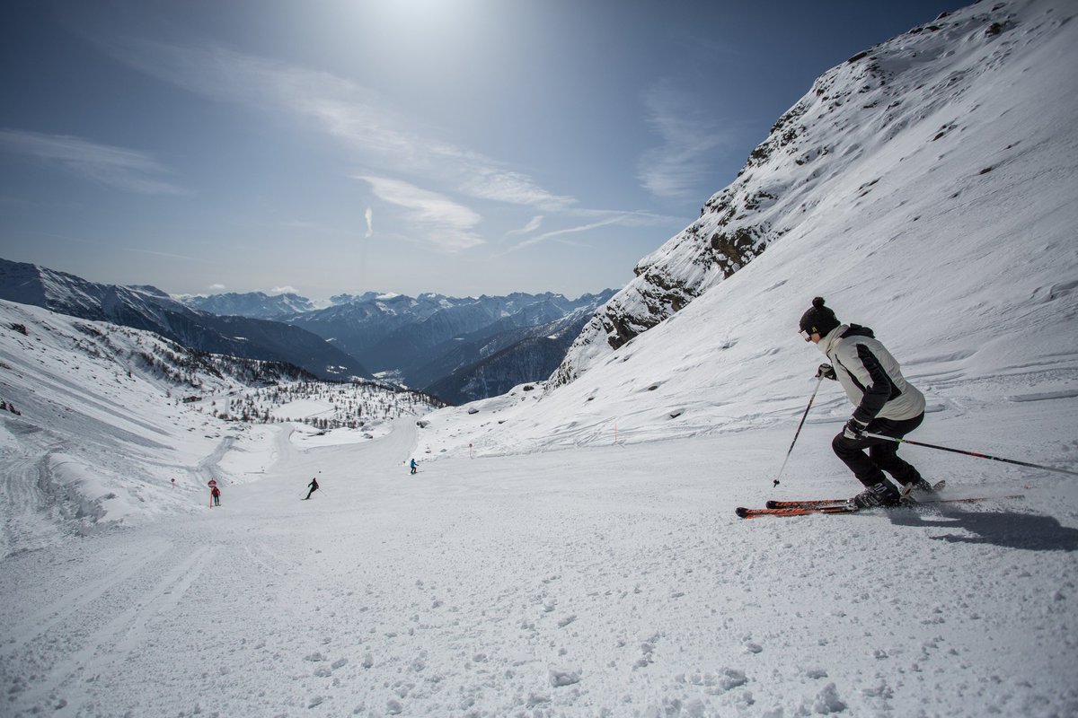 Do you want to spend a #holiday on the #snow ❄️ along with your #family?
Choose the best offer for your needs by clicking here: bit.ly/SpecialWeeksWi…

#ValdiPejo #VisitTrentino #ILikeItaly