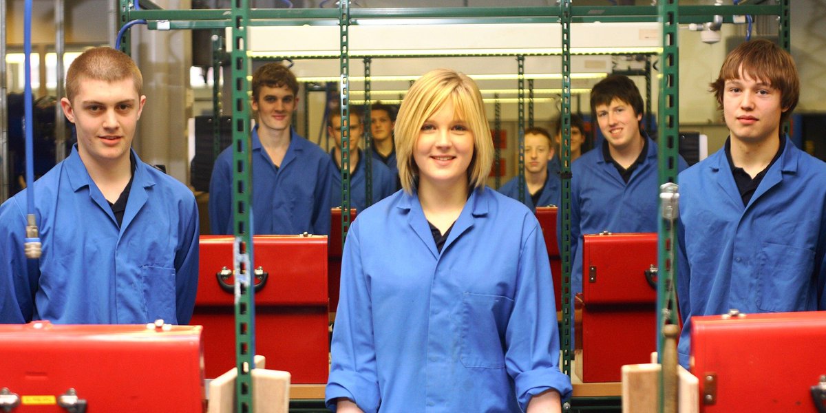 MFGapprenticeUK's tweet photo. BAE Systems plan to recruit nearly 700 #apprentices across its UK business, a 30% increase on last year

BAE Systems has around 2,000 #apprentices in training across its UK businesses at any given time, with circa 95% securing permanent roles each year

https://t.co/mG5VbBLiWb https://t.co/mk3KKlt4vu