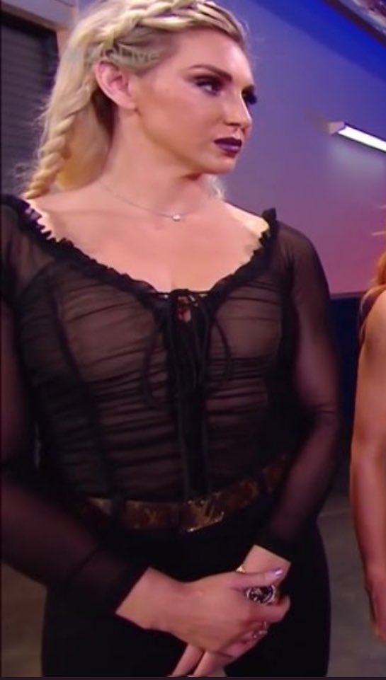 “Charlotte Flair nipples out on #Smackdown...👀

#WWE #SDLi...