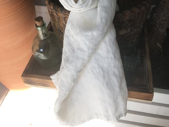 PlanetLinenRu's tweet photo. Linen Kitchen Towel Set of 3 Farmhouse Kitchen Towel Personalized Towels Tea #LinenTowelVintage #TowelVintage 
$30.00
➤ https://t.co/XHry3fKPR8 https://t.co/irLRcWfMMM