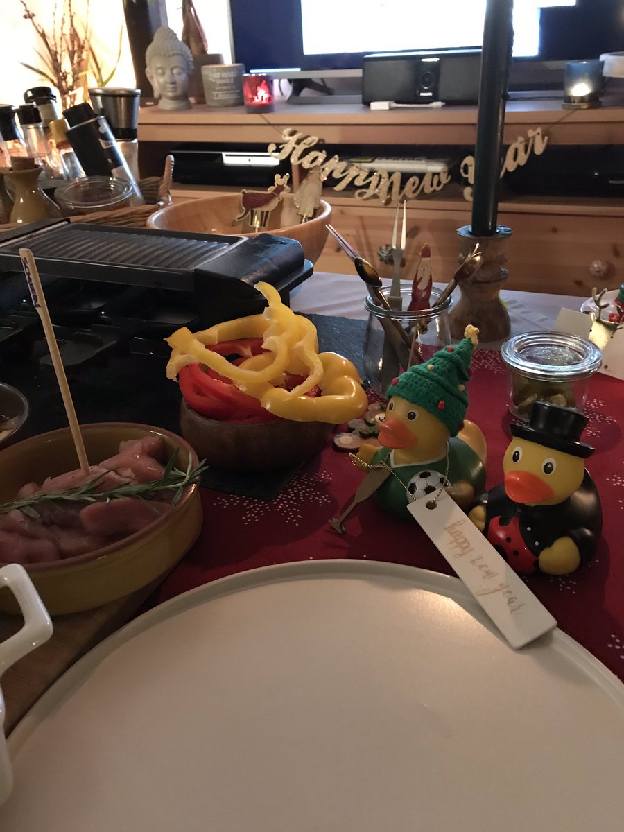 WandererDuckies's tweet photo. Happy New Year my fellow ducks, humans and other wonderful creatures of this world! 

🐣🎆🎇🐣

#NewYearsDay #NewYearsEve2018 #newyearseve #Happy2019 #HappyNewYear2019 #happy #travel #wanderlust #celebrations https://t.co/X1G2Fx2NsU