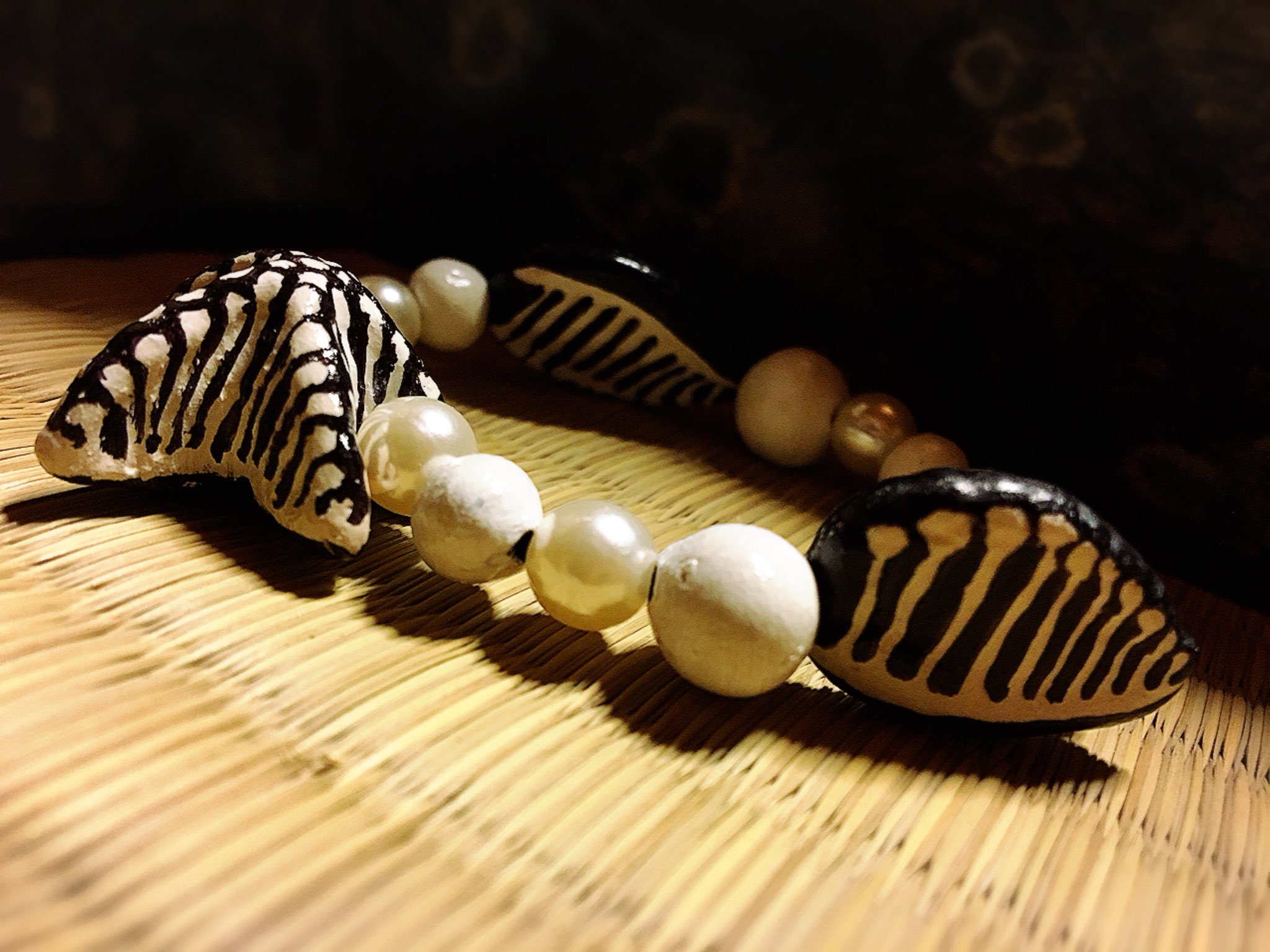 花日和 畳 Ar Twitter ブレスレット２ コンドロクラディア リラ あの魅力的な深海新種生物をモチーフに何か作りたいということで 作った結果がこちらです はめると 手首にコンドロクラディア リラが生えます ゆれる深海dizzy