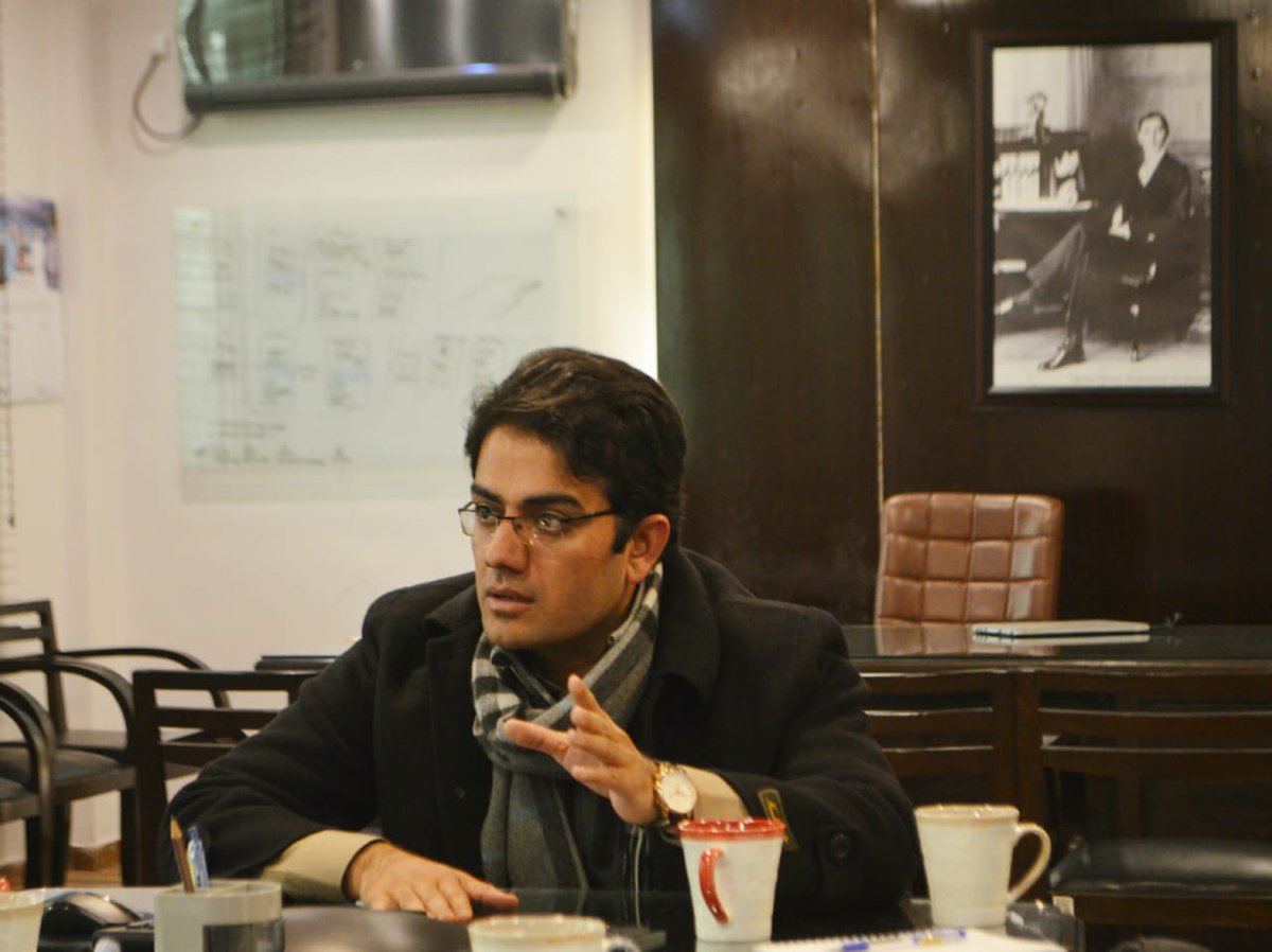 PTIKohatOficial's tweet image. وزیراعلیٰ کے معاون خصوصی برائے انفارمیشن ٹیکنالوجی کامران خان بنگش کا ”سیف سٹی پراجیکٹ“ اور ”ای میل پالیسی“ کے حوالے سے اجلاس میں شرکت. 
#TechDrivenKP
#KPKUpdates 
@kamrankbangash