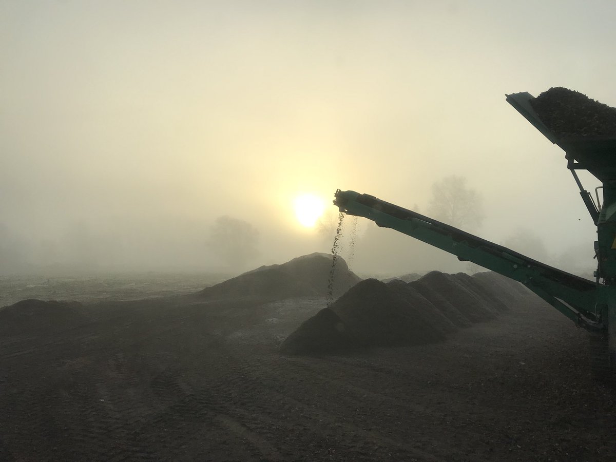 Comencem l’any a ple rendiment al Centre Logístic de Riudarenes. Bon any a tothom!!! #centrelogistic #biomassa #Lignia