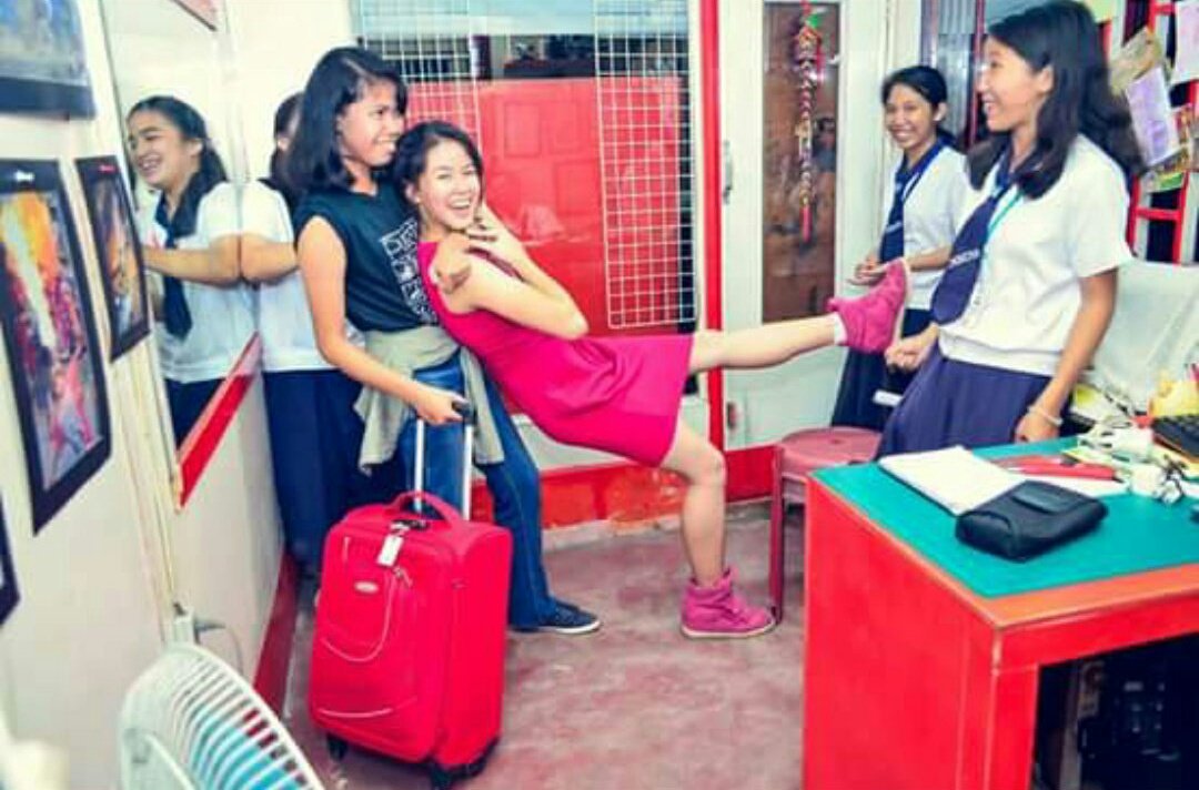 Milesmielaway's tweet photo. May batang sobrang Makulit HAHAHAHA @KissesDelavin__ 

#KissesDelavin 
#PlayHouseReachingOut 
#FantasticaMillionsOfThankYous 

Ctto https://t.co/bHk0AHjQey