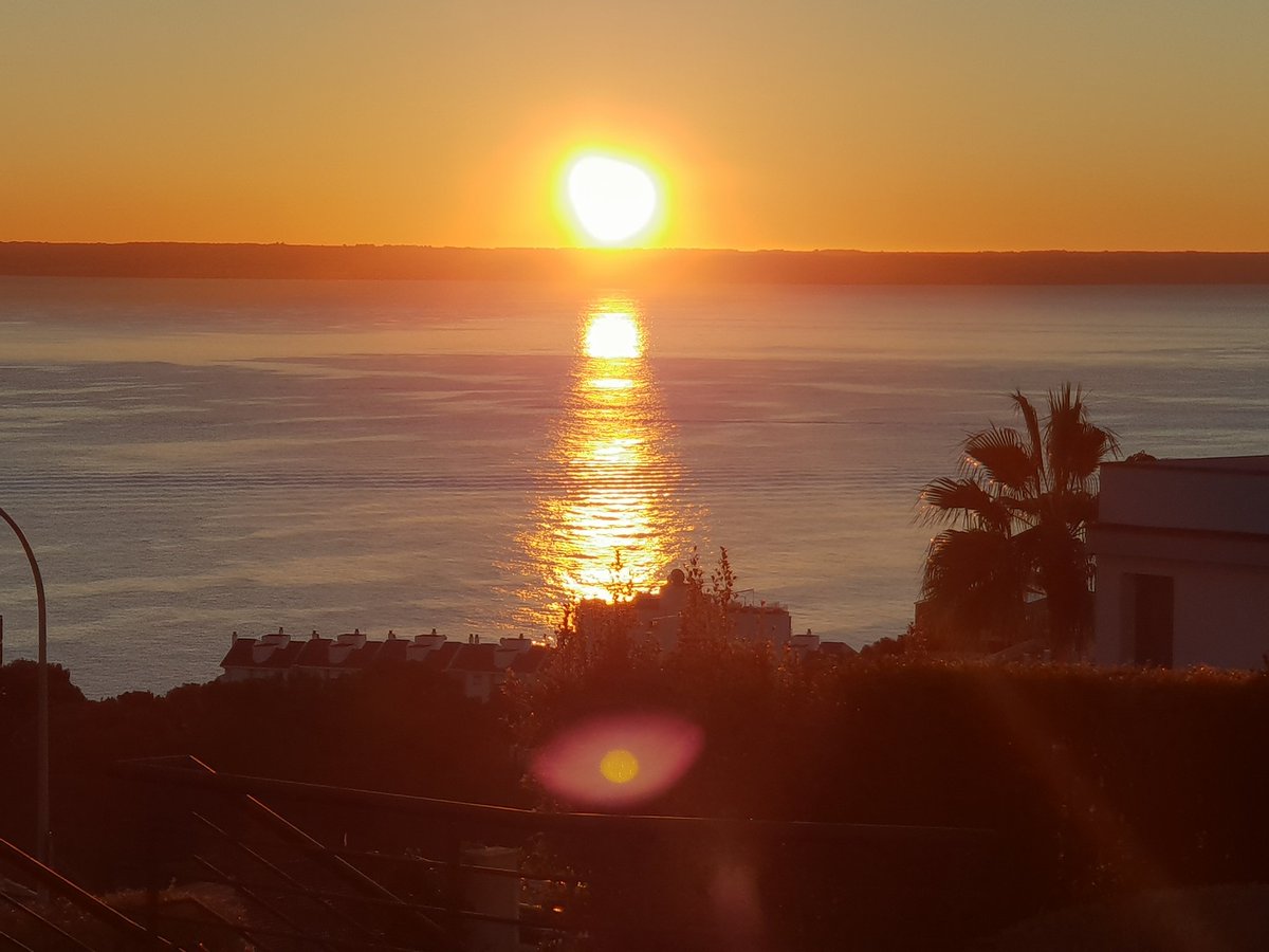 MallorcaCCTV's tweet photo. We wish everyone a Happy, Healthy and prosperous 2019.  From all at MallorcaCctv https://t.co/BcHx74Ua1L