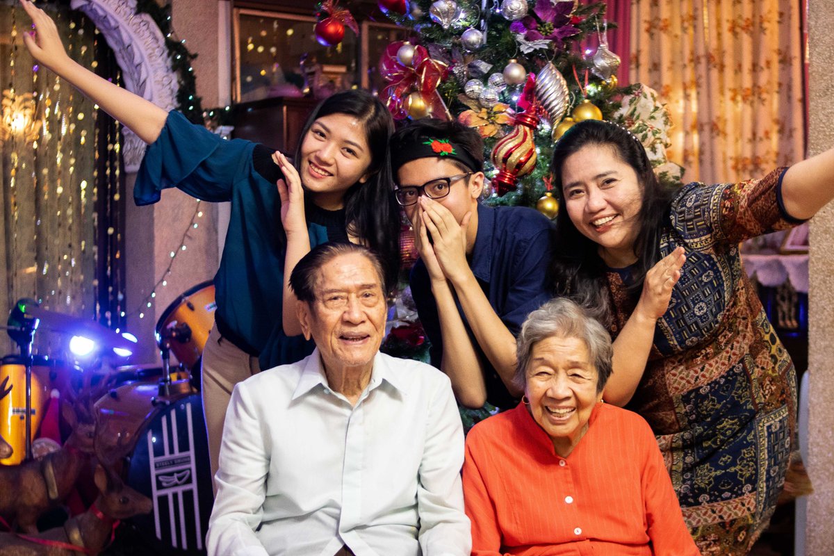 BayenAsun's tweet photo. Ganda ng pics kaso BAKIT NAG DAB OIHFG(*USJEOIFJOSWEJFOIJ
#nicefam #pamilyangtoh https://t.co/vC2aXSvvpI