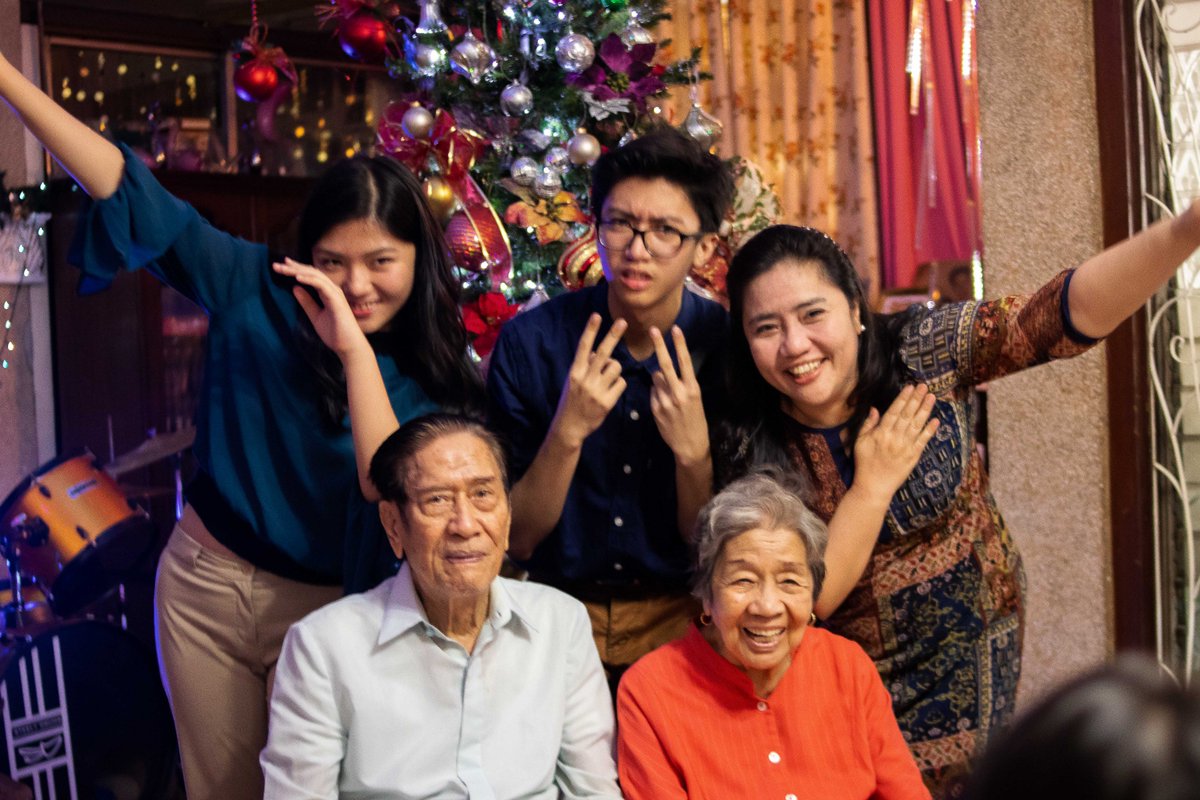 BayenAsun's tweet photo. Ganda ng pics kaso BAKIT NAG DAB OIHFG(*USJEOIFJOSWEJFOIJ
#nicefam #pamilyangtoh https://t.co/vC2aXSvvpI