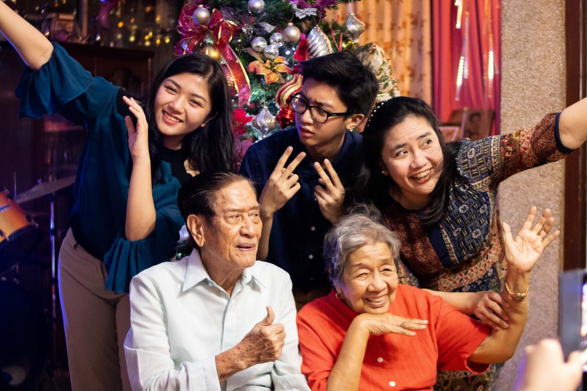 BayenAsun's tweet photo. Ganda ng pics kaso BAKIT NAG DAB OIHFG(*USJEOIFJOSWEJFOIJ
#nicefam #pamilyangtoh https://t.co/vC2aXSvvpI