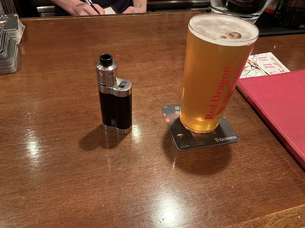 ale_stier14's tweet photo. そして、二軒目。いつものとこー。
あ。ここ。禁煙です！
#beel #vape #daniboxmini https://t.co/bd83MZXaEF