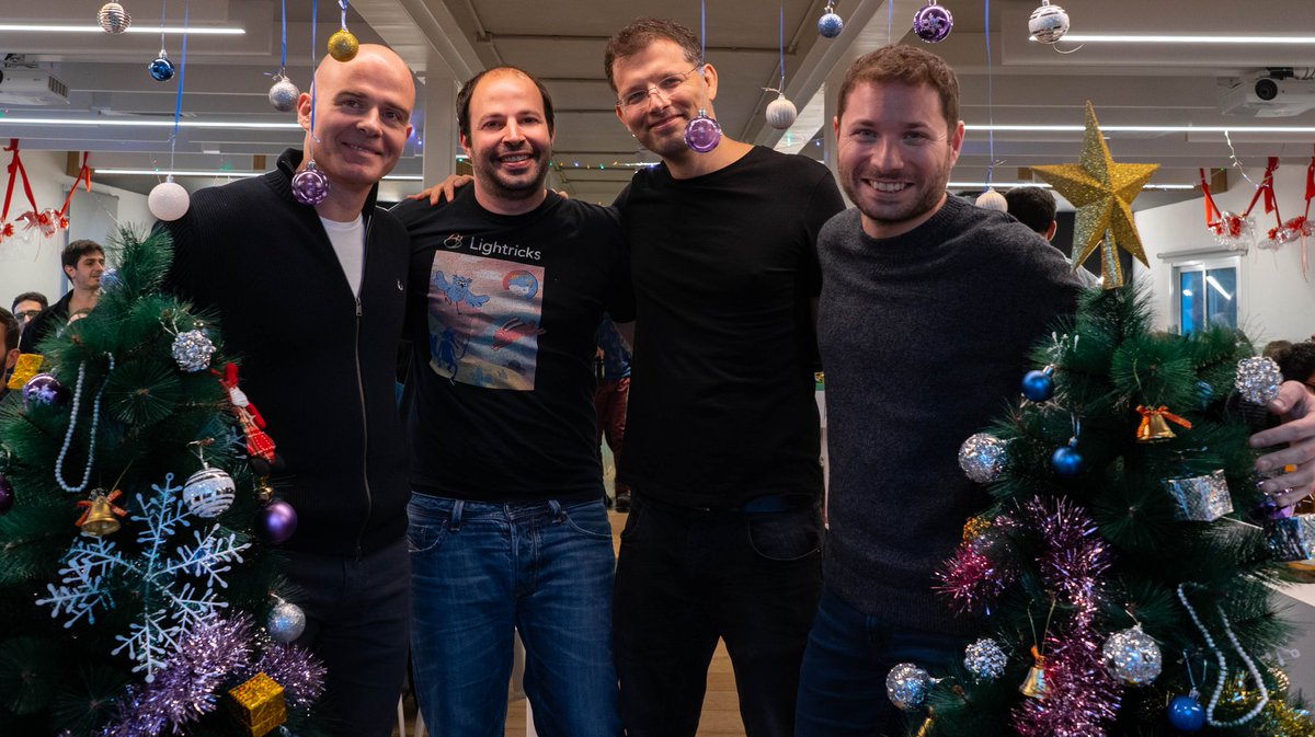 Lightricks's tweet image. Happy #NewYears from #Lightricks 🎊

While we work hard, we also play hard. Co-Founder &amp;amp; CEO @ZeevFarbman led our annual EOY slideshow in which we laughed for 2 hours straight, reflected on 2018 &amp;amp; raised our glasses to 2019 🥂

More via @MaarivOnline ➡️ bit.ly/maarivny