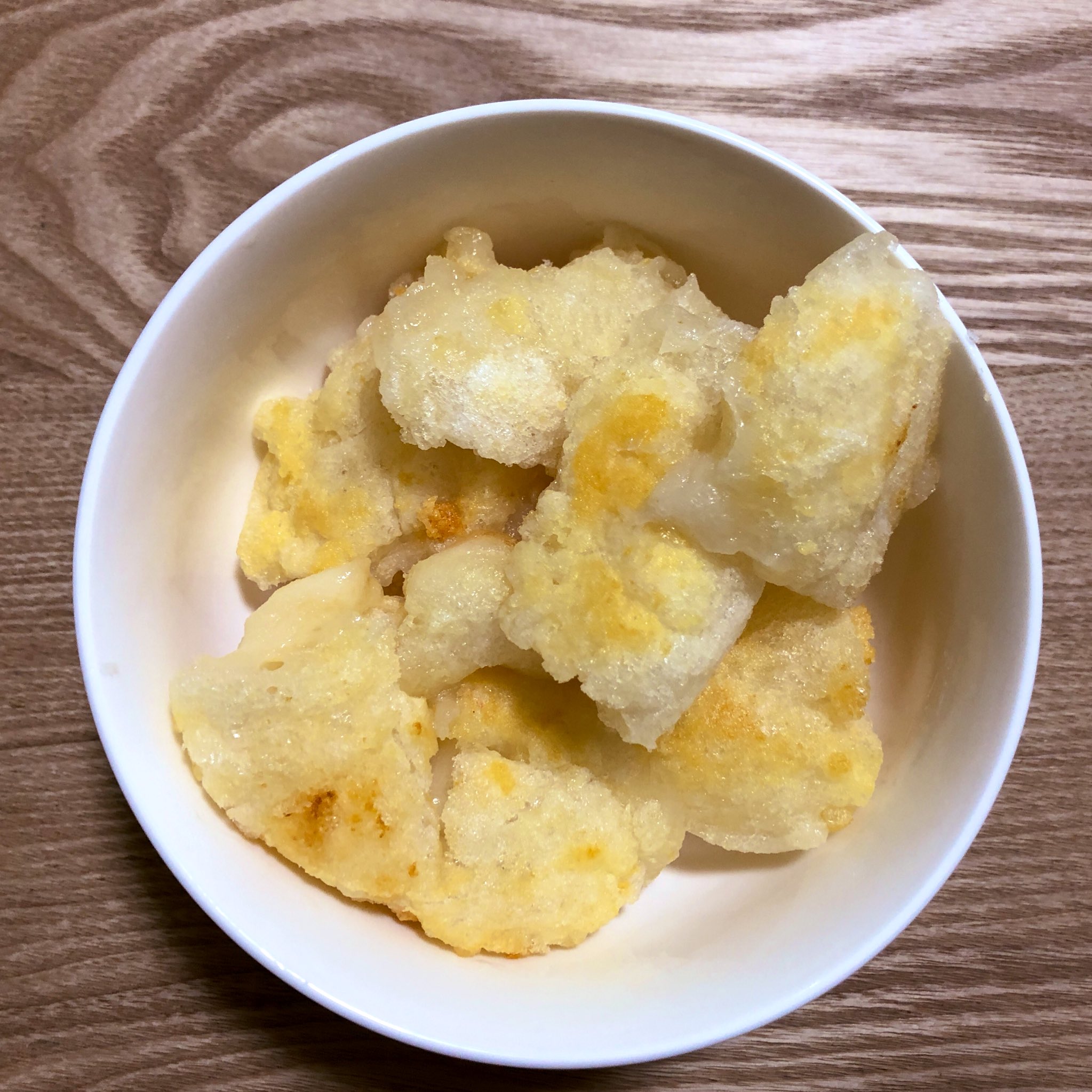 山本ゆり Syunkon レンジは600w ほんま何個でもいけてしまう完全に危険な食べ方です サクサク餅チーズ レンジでチンしたおもちにチーズをざっくり混ぜ 片栗粉をまぶして多めの油で焼くだけ 外はカリカリに溶けたチーズが絡まったサクサクおかき