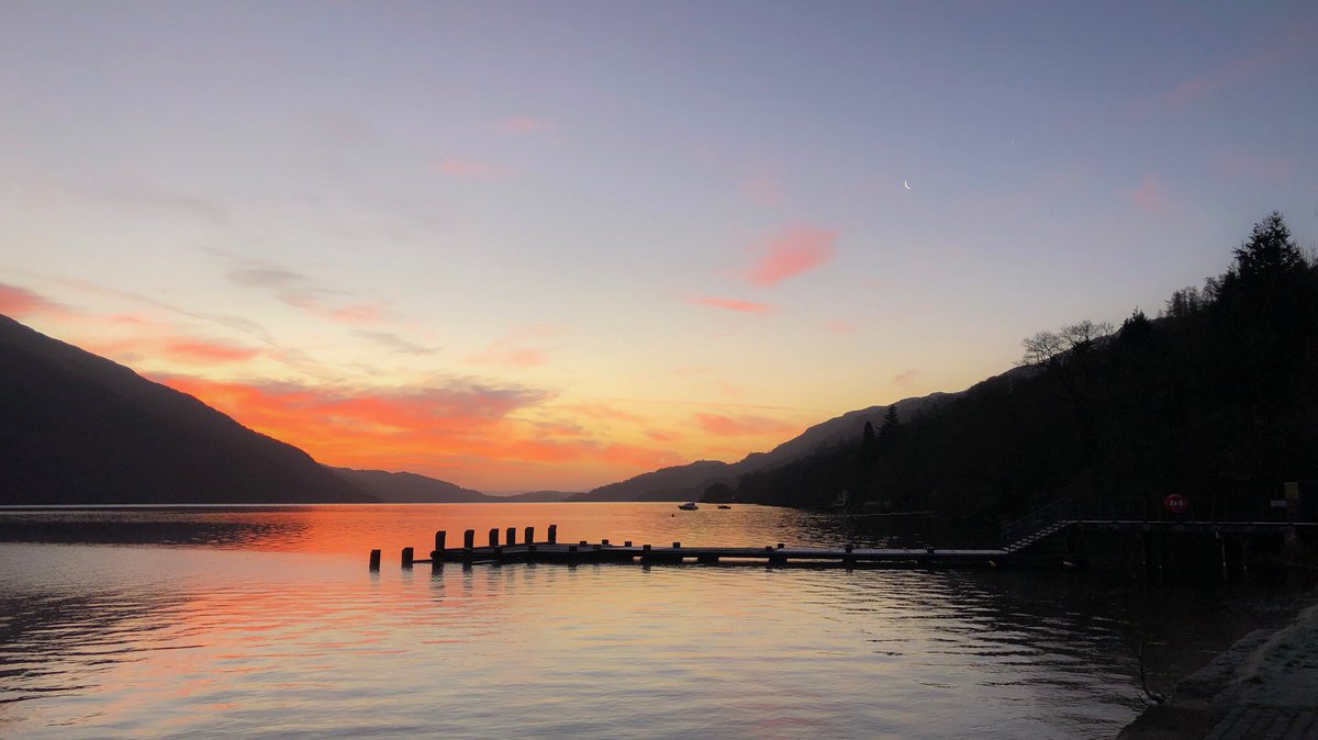 steamingboots's tweet photo. Sunrise 🌅 over the Loch - it’s going to be a good day ! https://t.co/qtkg4JbJkp