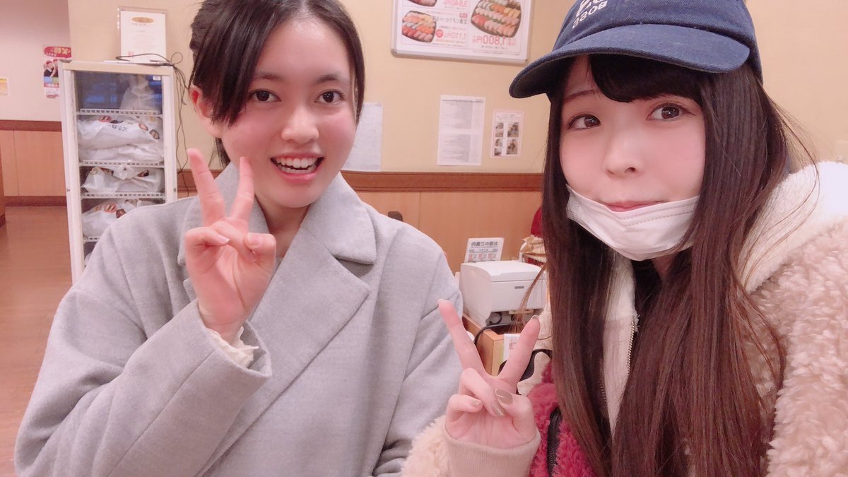 なぎさ Na Twitteru 明けましておめでとうございます 妹に3億年ぶりくらいに会った 童顔の姉 23歳150cm と老け顔の妹 16歳164cm 顔も似てないし どっちが姉だかわからん 一応お年玉を渡しておきました なぎさ Na Twitteru 明けましておめでとうございます 妹に3億年ぶりくらいに会った 童顔の姉 23歳150cm と老け顔の妹 16歳164cm 顔も似てないし どっちが姉だかわからん 一応お年玉を渡しておきました