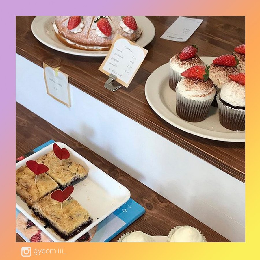 _suncream's tweet photo. ร้านนี้ ยืน1 สตรอว์เบอร์รี่มากกก❤️😋 ร้านน่ารักด้วย บรรยากาศแบบขาวๆ อบอุ่น🍓🍓 เห็นคนเกาหลีลงเยอะ เลยขอรูปมา ใครอยากกินสตรอว์เบอร์รี่ต้องไปเลยจ้า
📍ocord (hongdae)

#รีวิวเกาหลี #รีวิวโซล #รีวิวคาเฟ่ #คาเฟ่เกาหลี #เที่ยวเกาหลี @Review_korea #รีวิวฮงแด #ฮงแด https://t.co/psV7KbZvyi