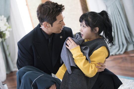 Dv5V9SQXQAAetht.jpg:large