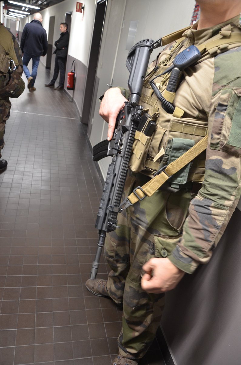 Defense137's tweet photo. Le nouveau TOC des armes de Sentinelle, évoqué hier sur ce compte. Sur un HK416F du 7e BCA (@27bim) #fildefense https://t.co/x9wEaURYDh