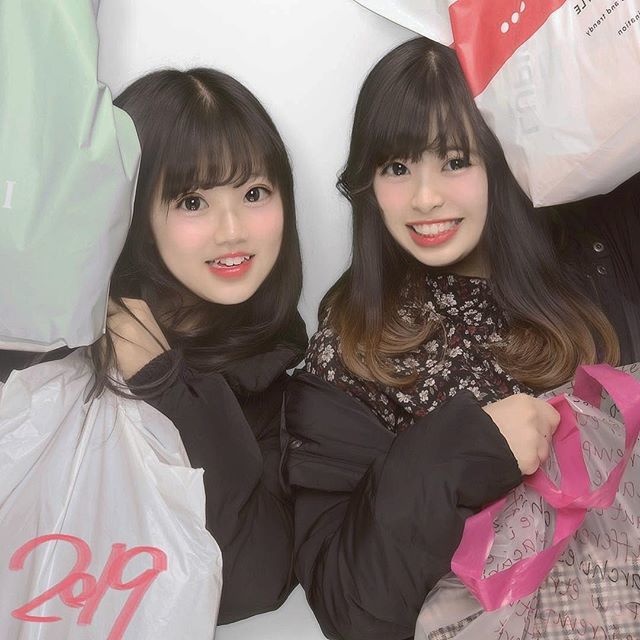 _xxout's tweet photo. ・
2019年1発目はゆづ！！
初売りで沢山買いました満足～❤︎
大爆笑がとまらない1日（笑）
・
#新年1発目 #初売り #プリント倶楽部
#lol #l4l #jk #いいね返し https://t.co/WUSIIA0ESp https://t.co/nUO7dVtz7L