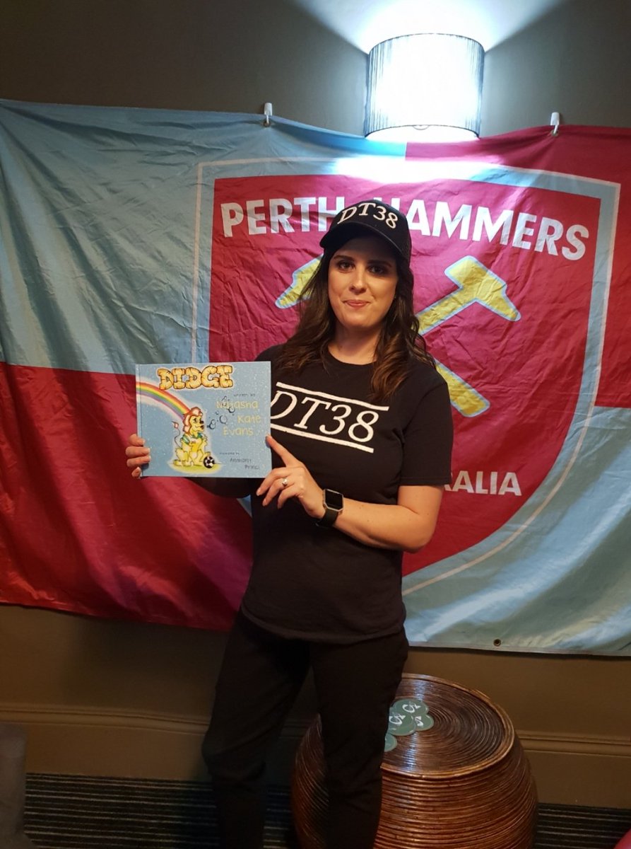 DonnaGiuffre's tweet photo. On Sunday night I had the pleasure of speaking at the @PerthHammers
EOY event about @Dylantombides
A huge thank you to @MaxNosworthy & @WestHamUtd legend David Cross for the opportunity
Bring on 2019β½οΈπ
#LetThePlayersPlay #AwarenessDownUnder
#DelayIsDeadlyGetEducated
#DIDGE https://t.co/NJjx13VlYh