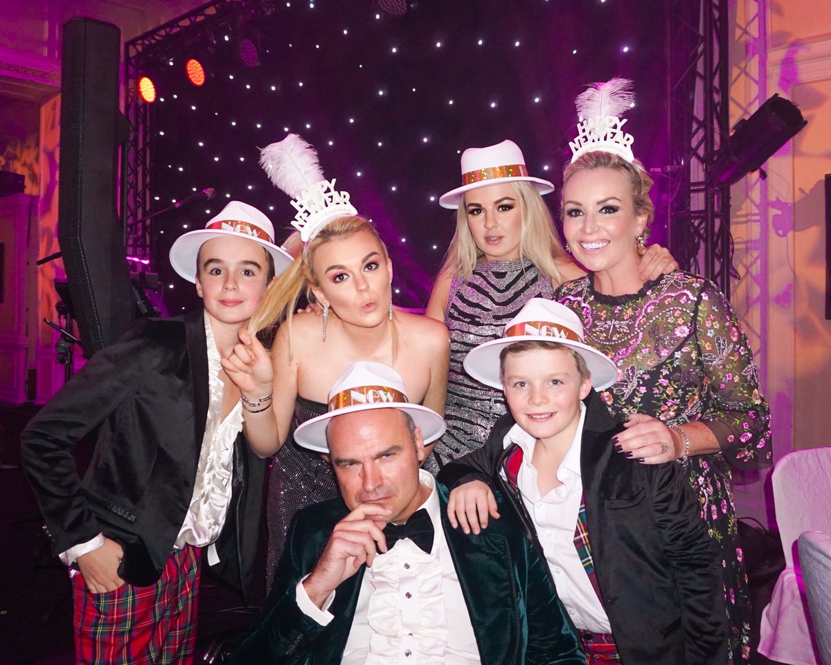 Tallia_Storm's tweet photo. Happy New Year from The Hartmanns! Wishing you so much joy, love &amp; happiness in 2019. Let’s make this your year 💕💕🥰🥰💥💥 #2019 @TessaHartmann @tessiehartmann @BongoZach @JohnnieHartman_ https://t.co/IAVfBgraSy