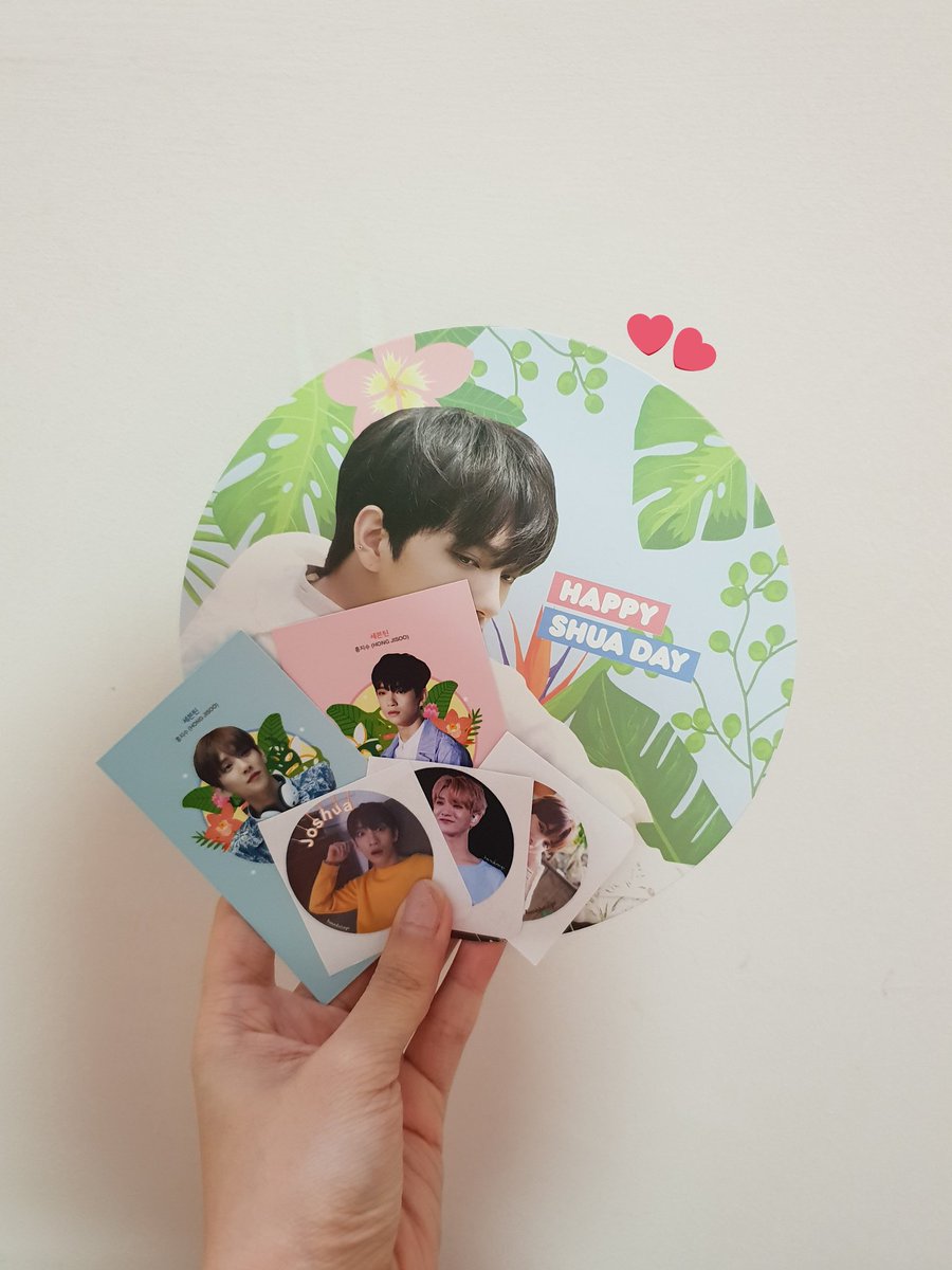 yanxi2105's tweet photo. i know im late but thank you for holding such pretty bday cafes for joshua 🙂
@JoshBelieve3012 @shuappyday @EFFLORESCENCEJS @shuacafesg 
thank you for the various fan supports that yall taken time to do and @kwonhoseyo for the ever so gorgeous fan support!!(reserve)
i love js ❤ https://t.co/dTLPW0KwOc