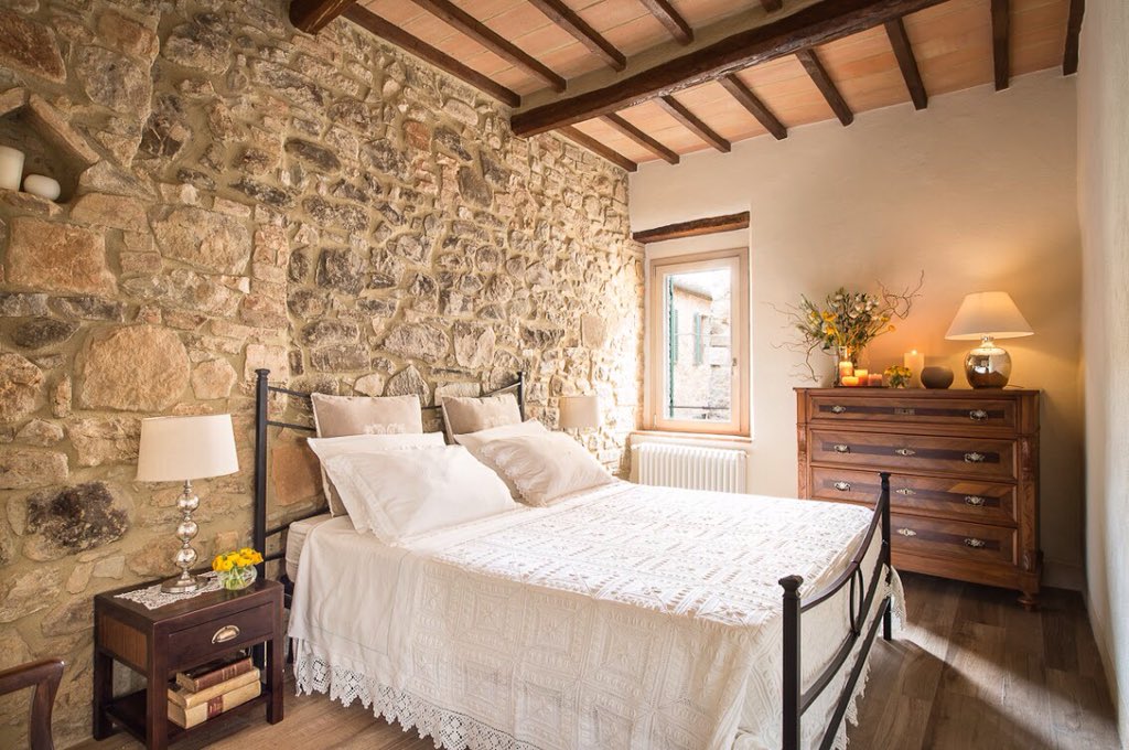 BorghettoB's tweet photo. "I had this property very dear to me ... I decided to preserve it and renovate it with love". Thus our idea took shape: to give back to the house its beauty. We have saved all the wood of 1500 in the house, the most beautiful interior walls are restored with exposed stone. https://t.co/RX93vHtDi3