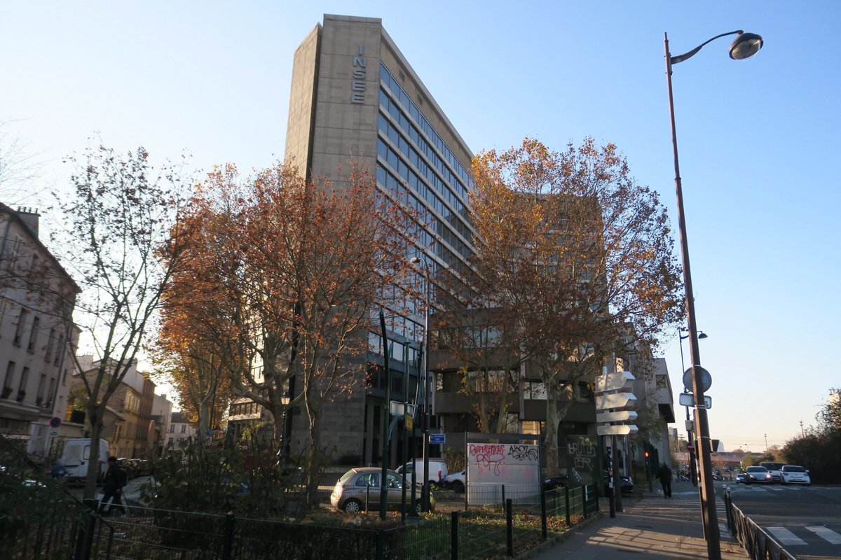 A Malakoff, la tour de l’<a href="/InseeFr/">Insee</a> accueille désormais plusieurs centaines de SDF ► france3-regions.francetvinfo.fr/paris-ile-de-f… #Solidarité