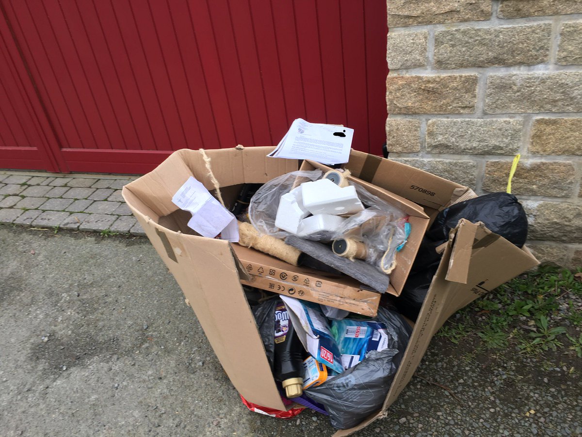 alecuyer's tweet photo. Voilà ce qui arrive quand on fait un dépôt sauvage à #SaintPôtan... https://t.co/kQtfDAxw41