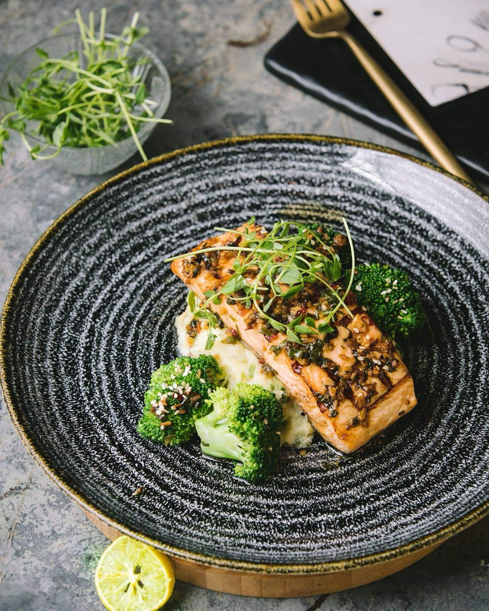 thegoodwifebkc's tweet photo. Presenting to you the classic Japanese favorite; Teriyaki Salmon from our new #TGWMagazineMenu
.
Made with homemade Teriyaki sauce and fresh ingredients, you cannot say no to this one.
.
#TheGoodWife #NewMenu #BKC #Bandra https://t.co/zCbI9Qt06h