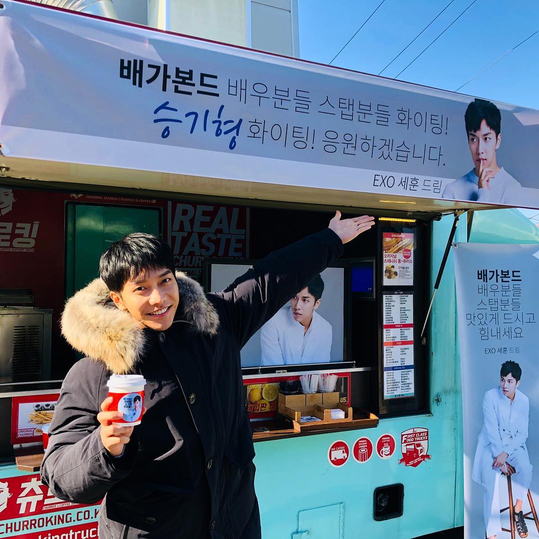 EXOrbitUA's tweet photo. 190102 [Інста] leeseunggi.official
Підпис:"Ось як це:отримувати неочікувані подарунки..Я схвильований через чоловіка😭🤗Дякую #SEHUN за те, що прислав це без жодного попередження!!ㅋДавай найближчим часом зустрінемось для #LoveShot
 Я❤️Сехуна #EXOBest 👍✌️"
–🍉
@weareoneEXO #EXO https://t.co/gmMBilwOMG