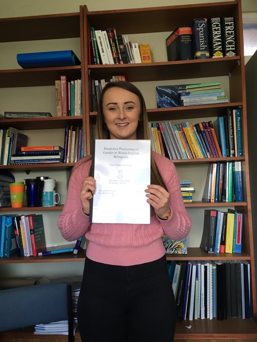 RogersVivienne's tweet image. #Congratulations @TesniGalvin on submitting her MA by Research @Swansea_AppLing on #Welsh #predictiveprocessing #gender @SwanseaUni