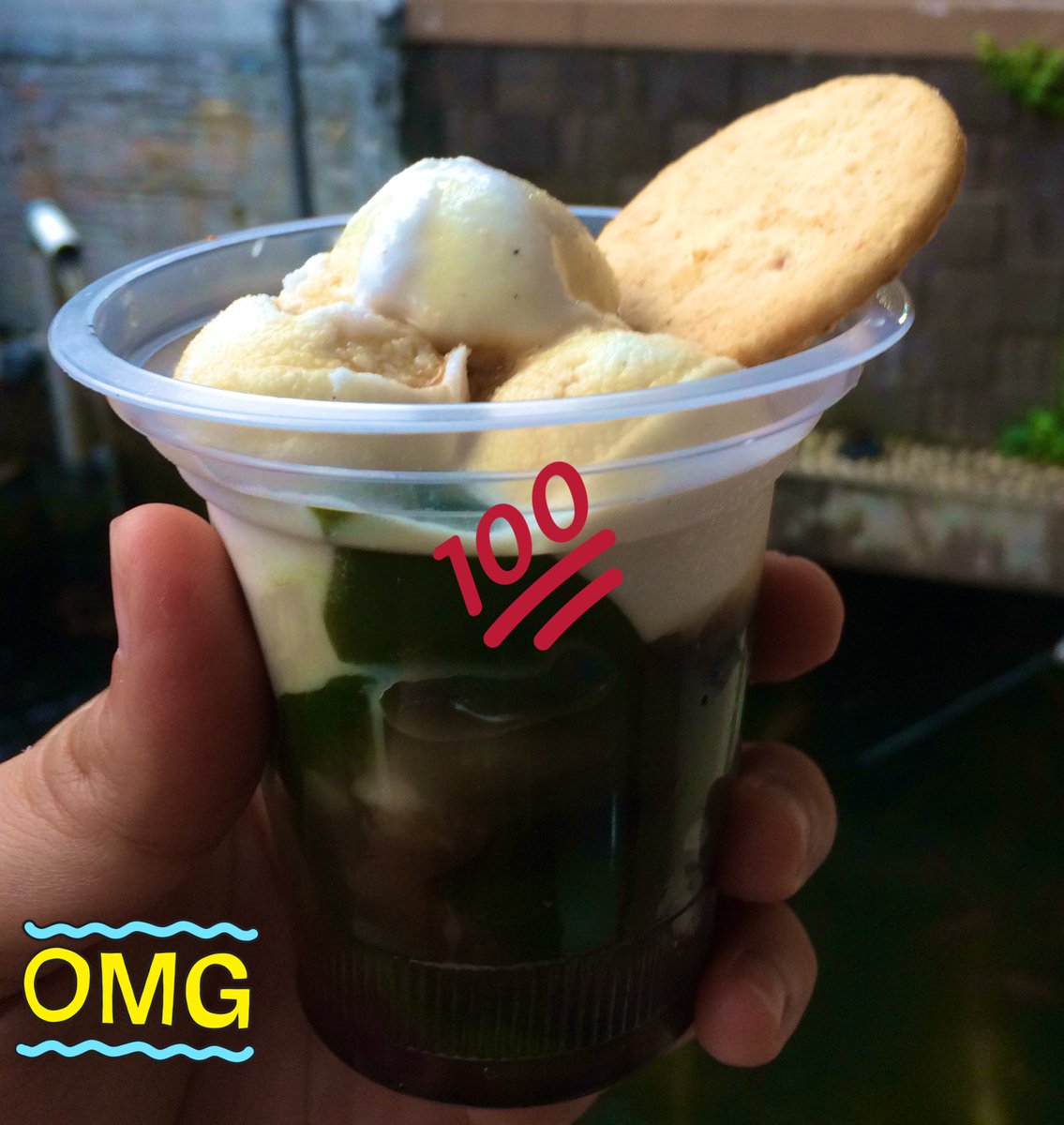 richardrain13's tweet photo. Cincau dipadu padan dengan es krim vanilla dan topping biskuit dengan tambahan gula merah ... #foodgasm #ice #traditionalice #magiccooking #amazing https://t.co/4OhbjZLqsD